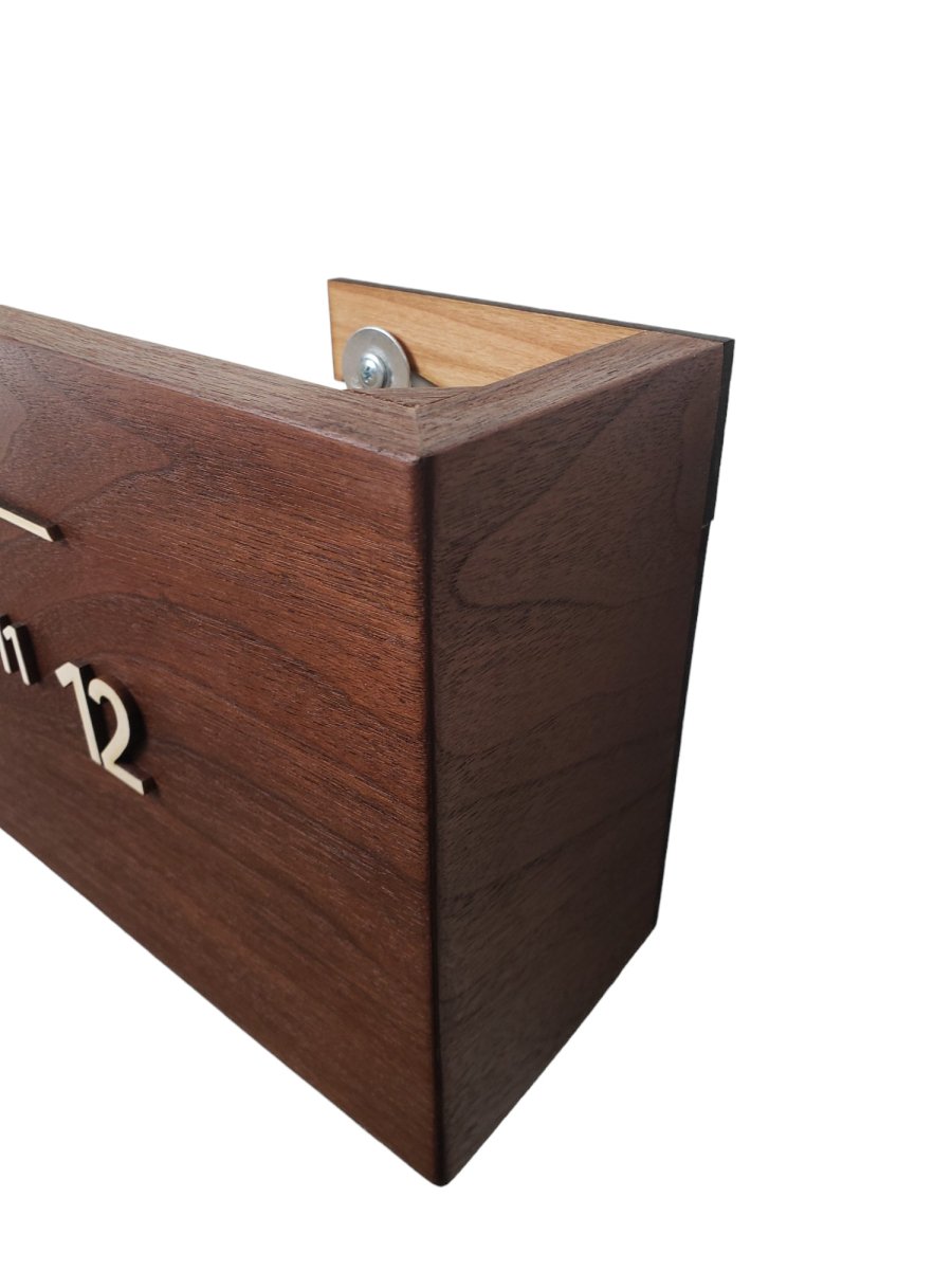 Atlantis:3 - foot Walnut/Maple - Linear Clockworks