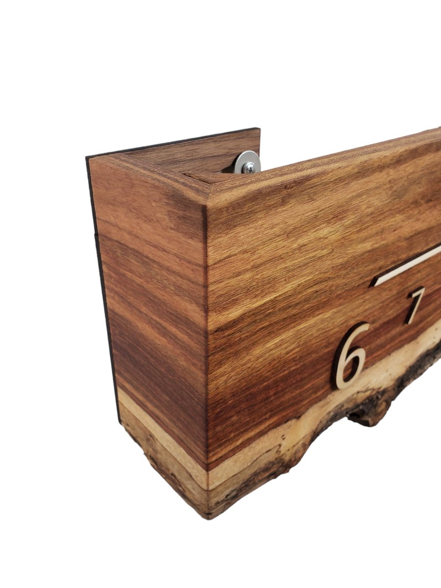 Chilli:5 - foot Chechen/Maple - Linear Clockworks