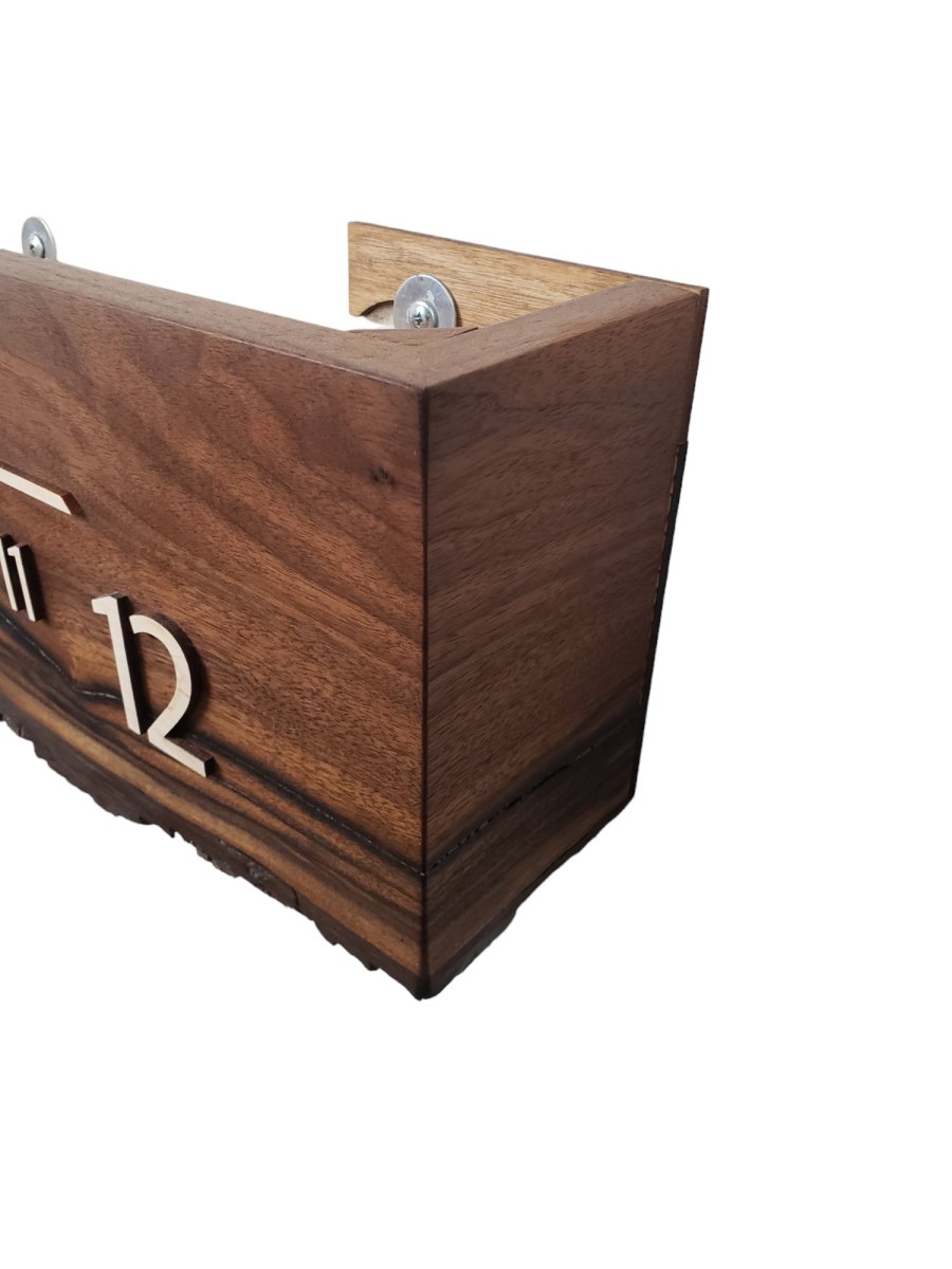 Sandy:5 - foot Walnut/Maple - Linear Clockworks